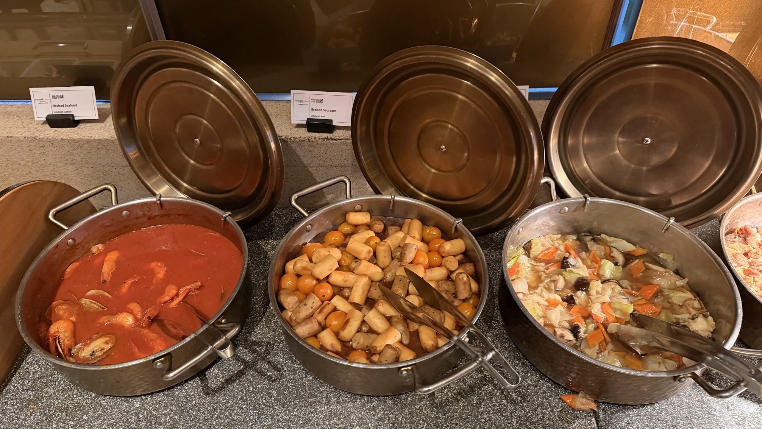 Swissôtel Grand Shanghai Swiss Executive Lounge braised seafood, sausages and stir-fried vegetables