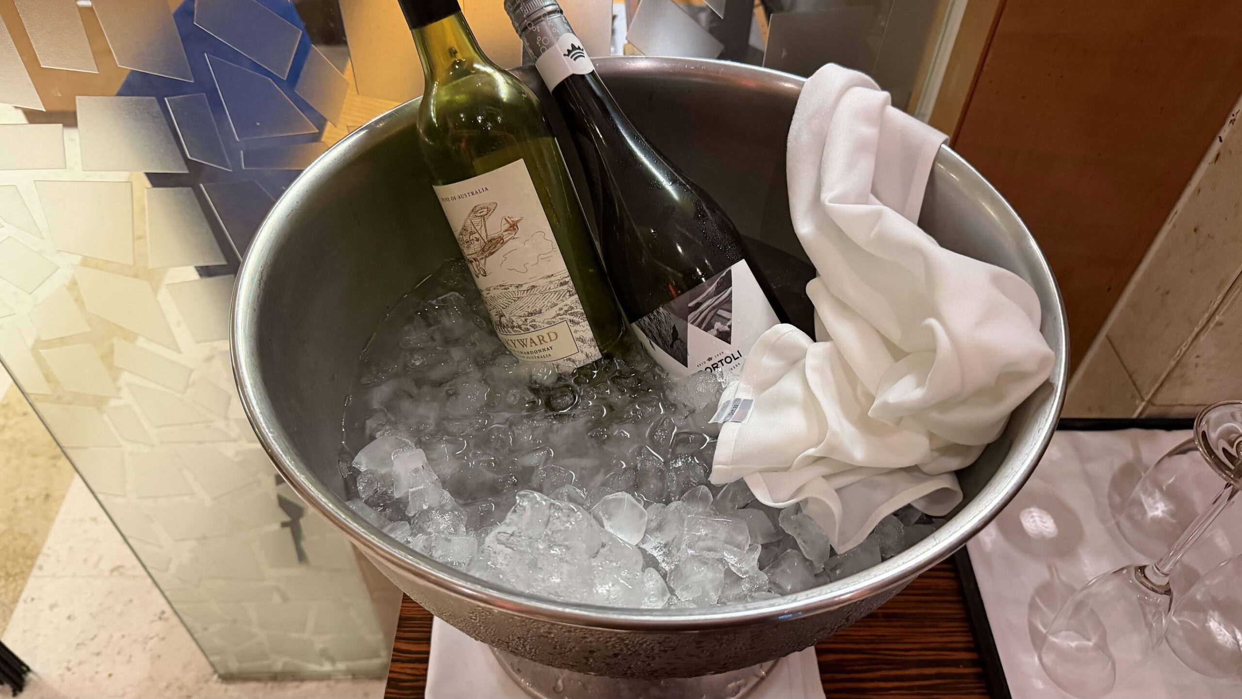 Swissôtel Grand Shanghai Swiss Executive Lounge white and red wine