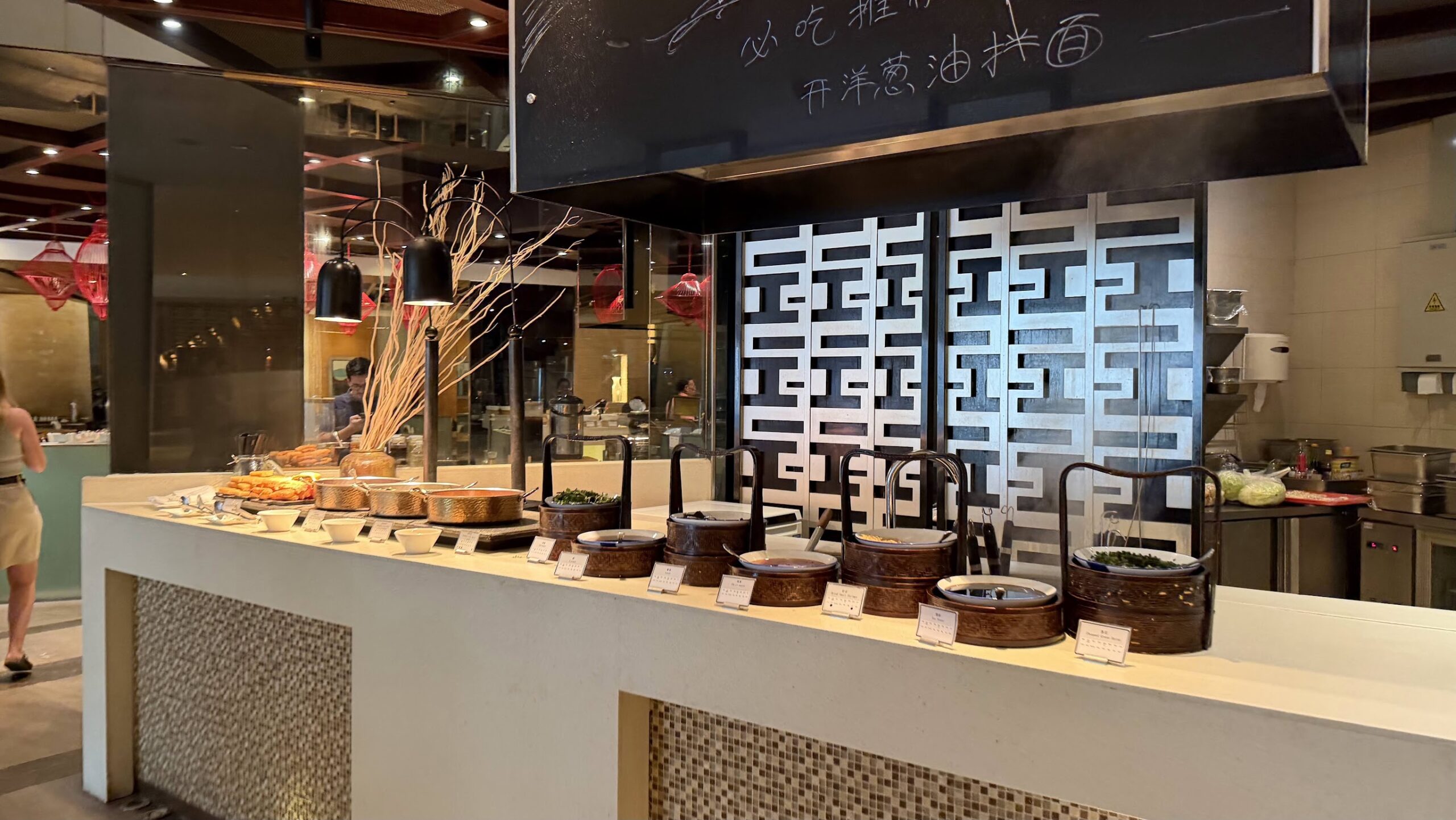 Swissôtel Grand Shanghai Café Swiss Chinese breakfast and noodle station