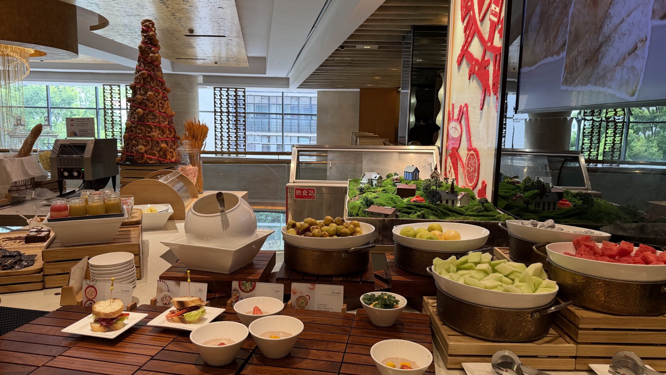 Swissôtel Grand Shanghai Café Swiss fresh fruit display