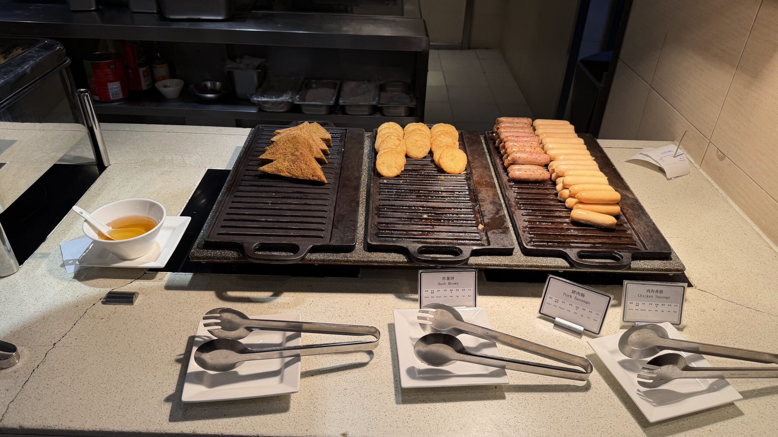 Swissôtel Grand Shanghai Café Swiss French toast, hash browns, pork sausages and chicken sausages