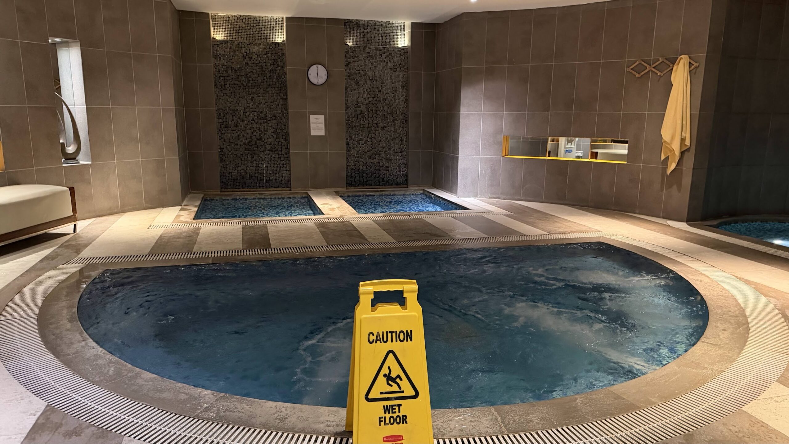 Swissôtel Grand Shanghai Jacuzzi Pool